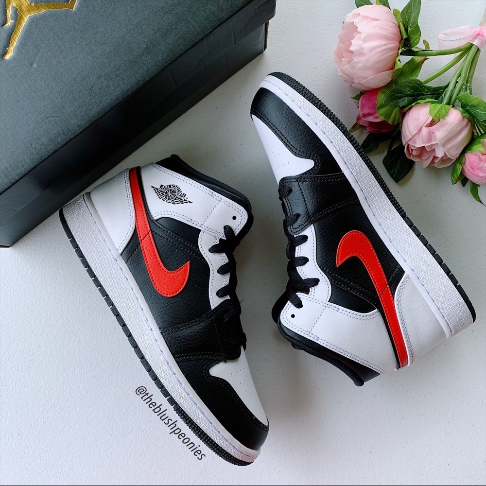 Air Jordan 1 Mid NWT - Picture 5 of 11